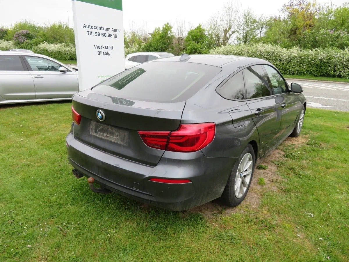 Grå BMW 320d fra 2016
