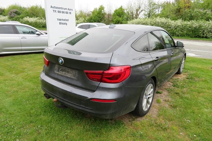 Grå BMW 320d fra 2016