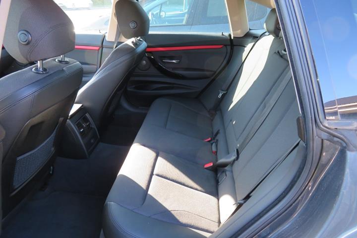 Grå BMW 320d fra 2016