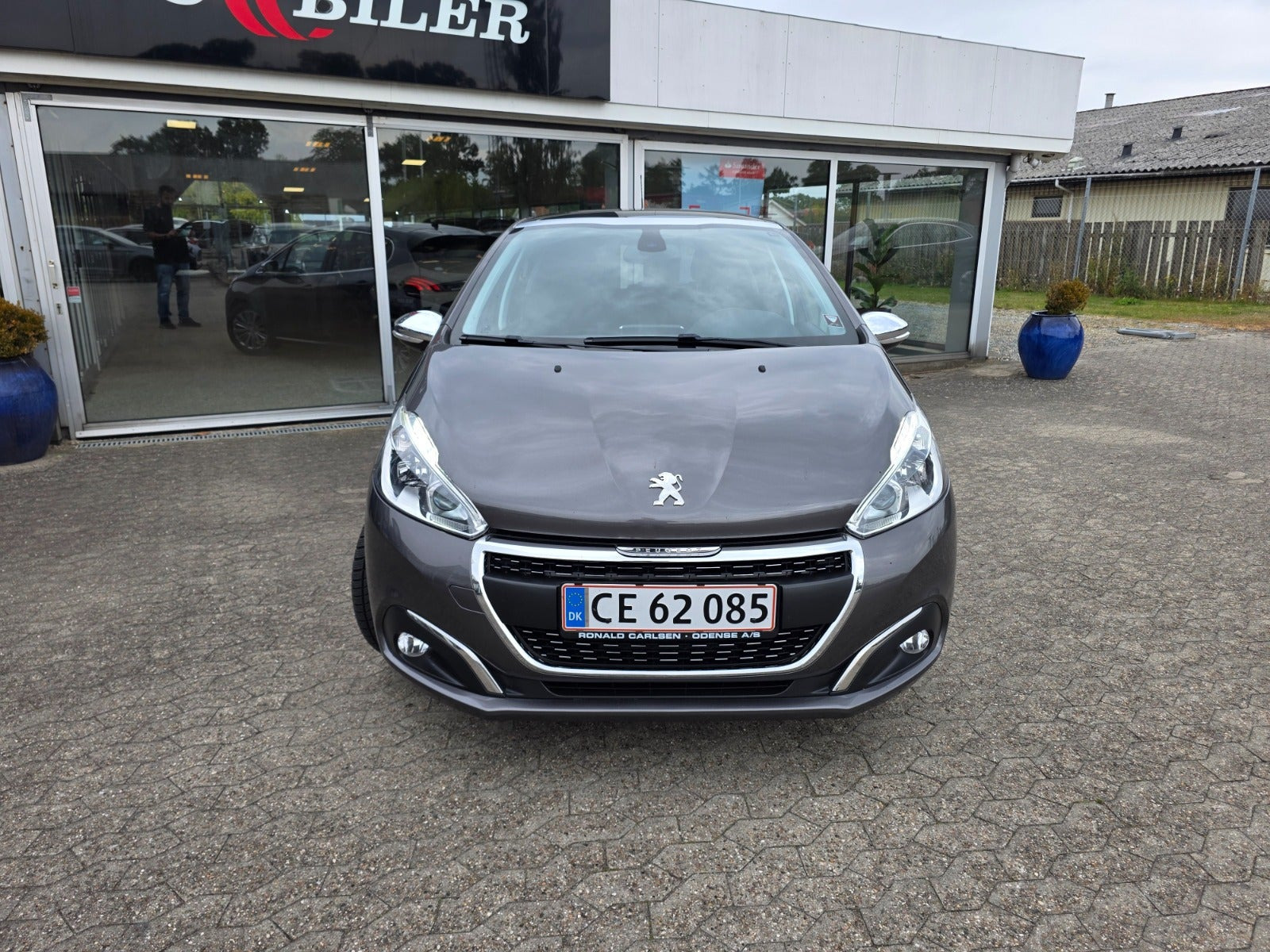 Sort Peugeot 208 fra 2019
