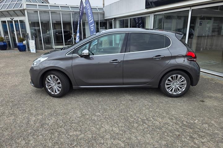 Sort Peugeot 208 fra 2019