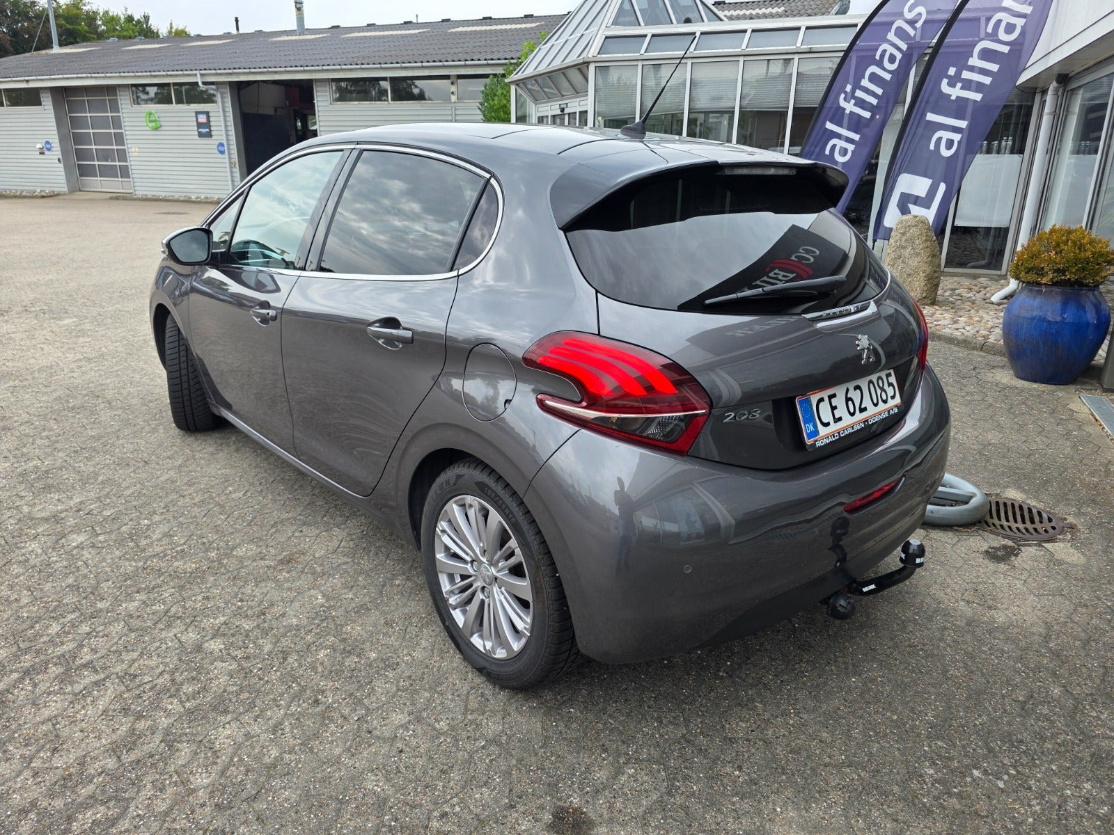 Sort Peugeot 208 fra 2019