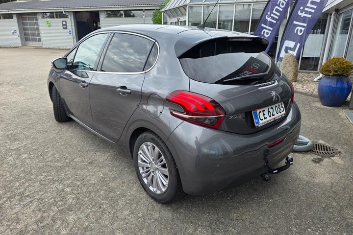 Sort Peugeot 208 fra 2019