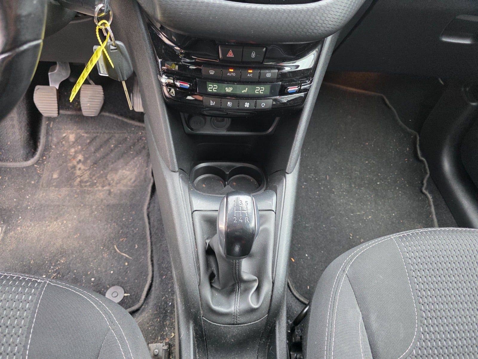 Sort Peugeot 208 fra 2019