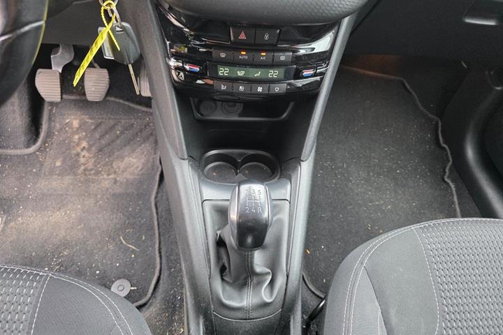 Sort Peugeot 208 fra 2019