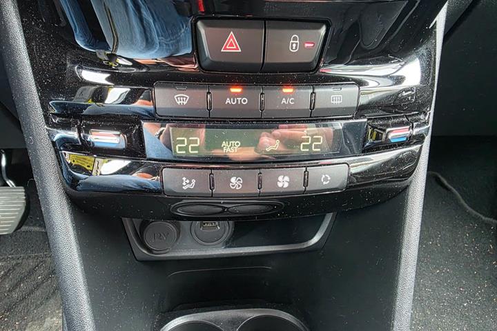 Sort Peugeot 208 fra 2019