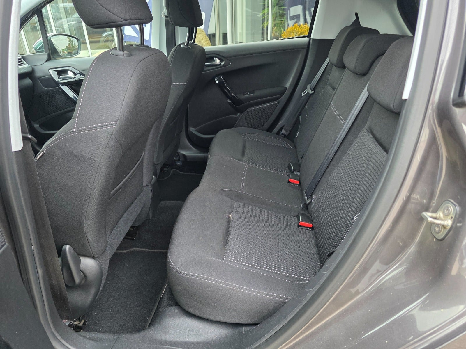 Sort Peugeot 208 fra 2019