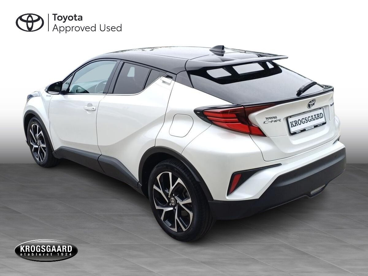 Hvid Toyota C-HR fra 2021