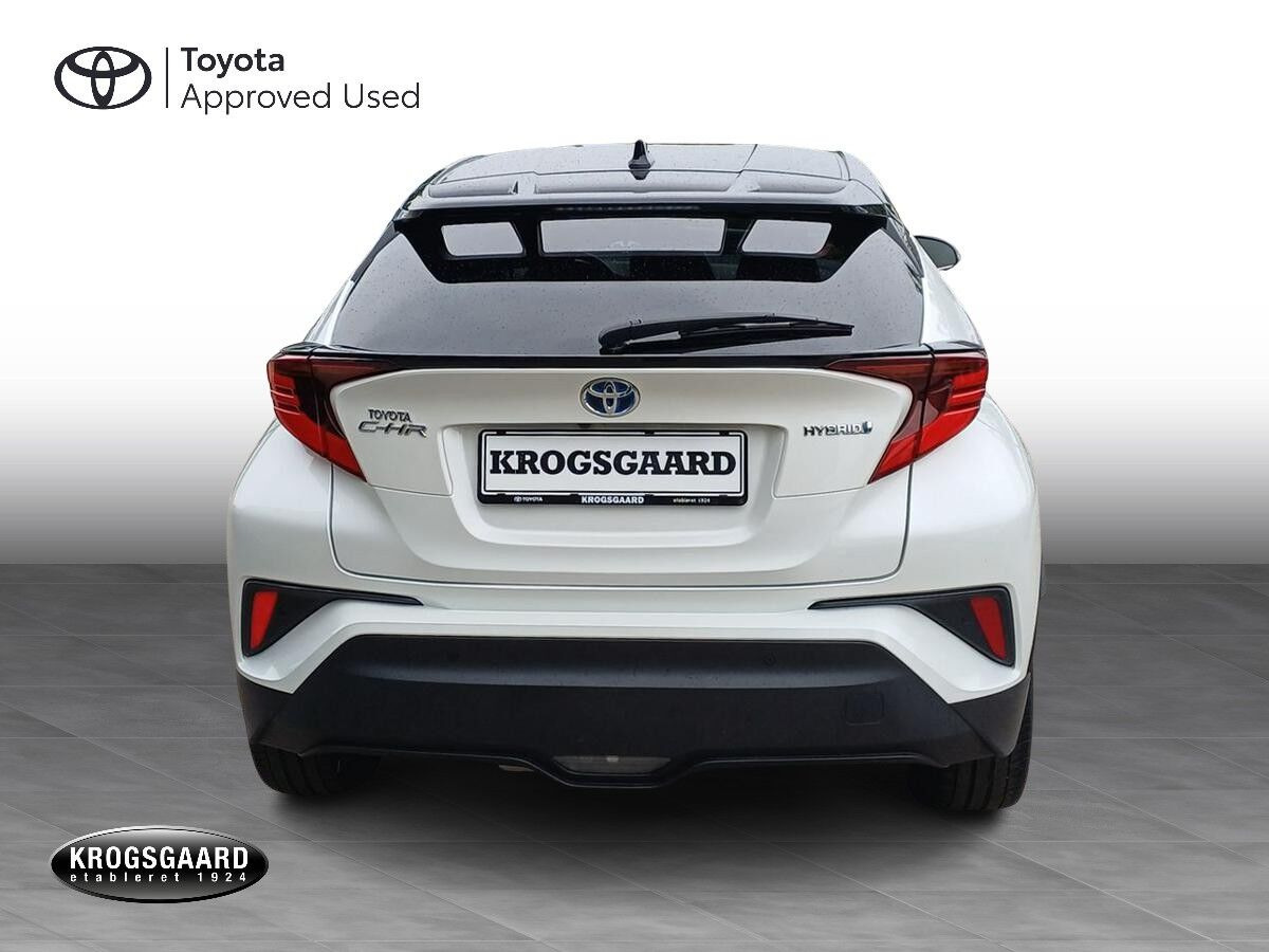 Hvid Toyota C-HR fra 2021