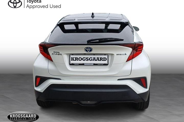 Hvid Toyota C-HR fra 2021