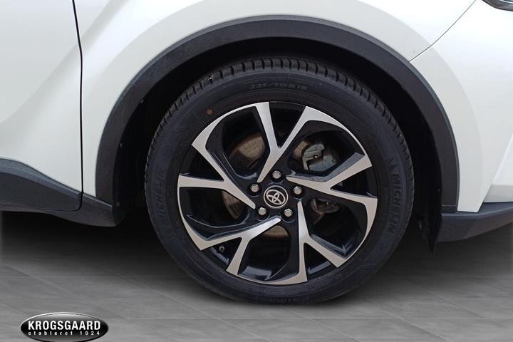 Hvid Toyota C-HR fra 2021