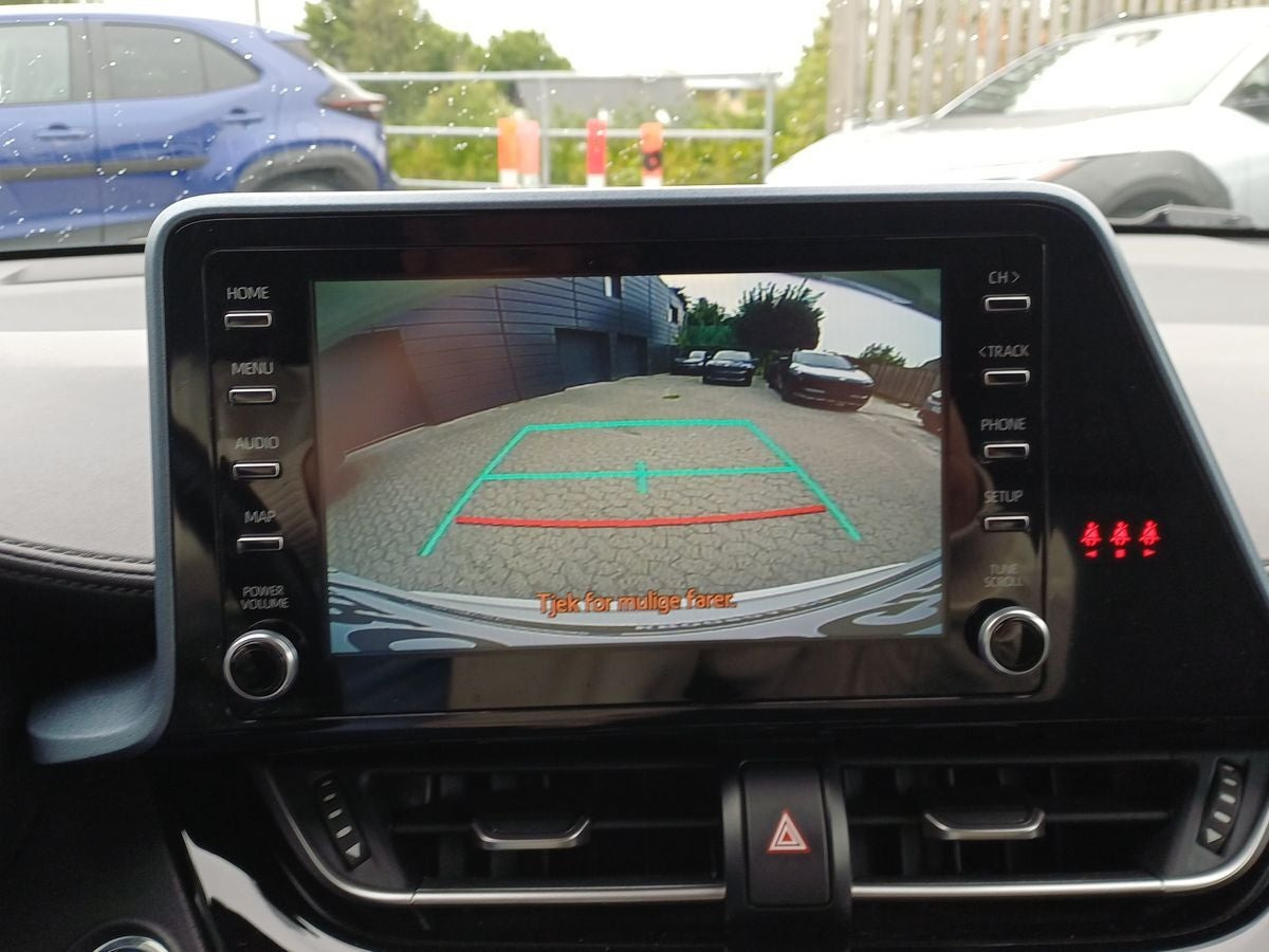 Hvid Toyota C-HR fra 2021