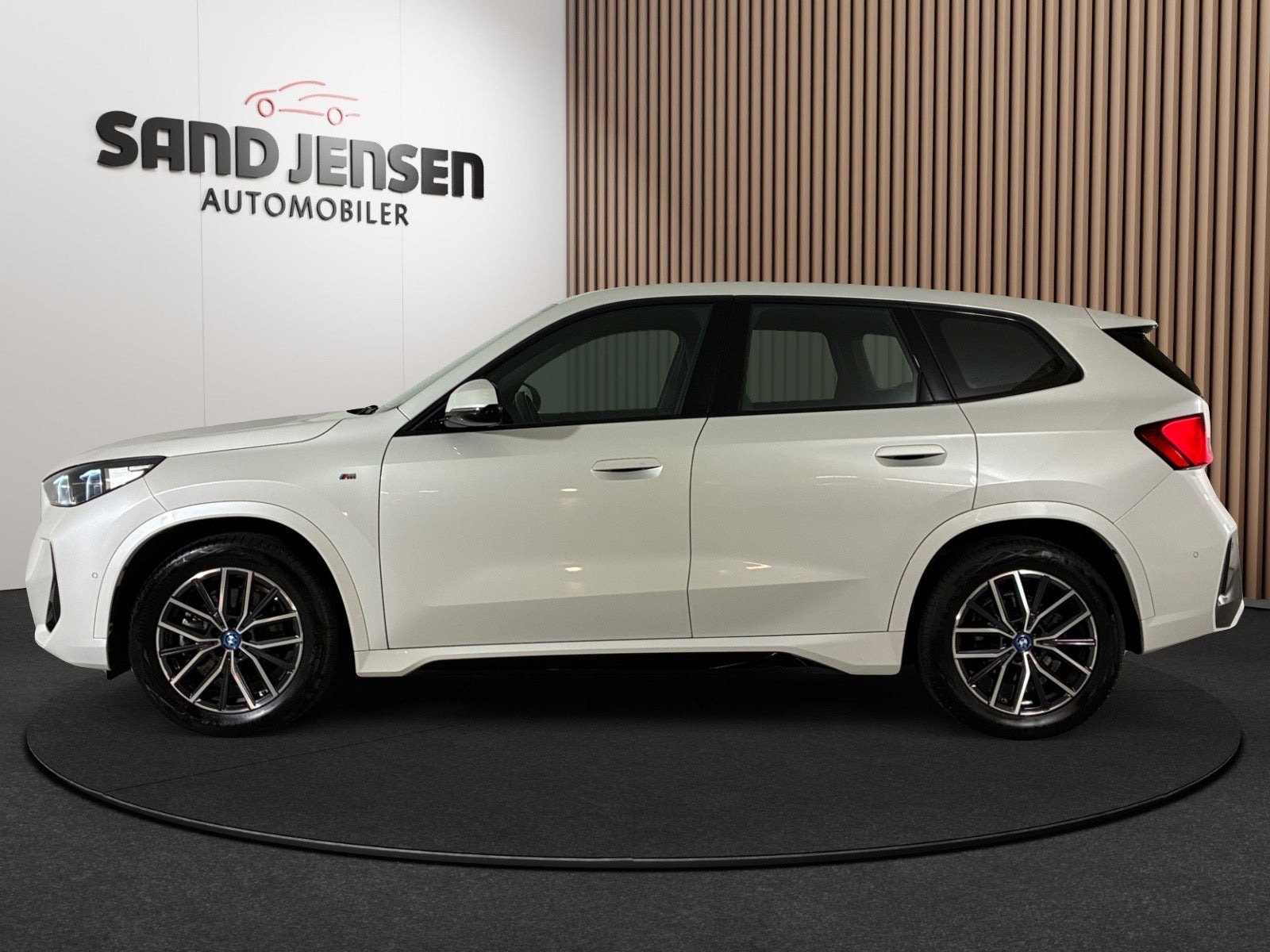 Hvid BMW iX1 fra 2023