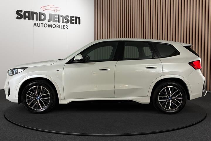 Hvid BMW iX1 fra 2023