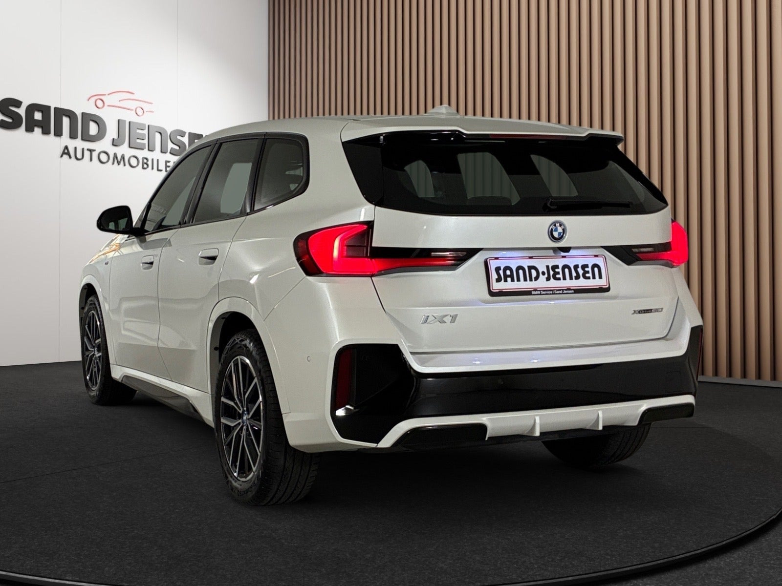 Hvid BMW iX1 fra 2023