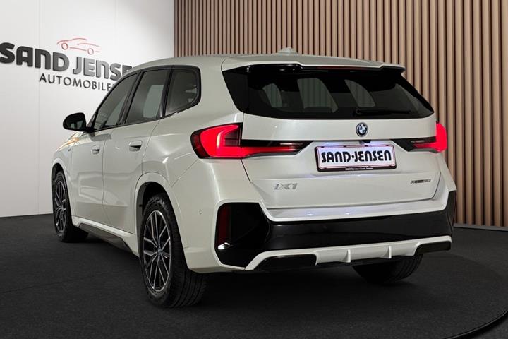 Hvid BMW iX1 fra 2023