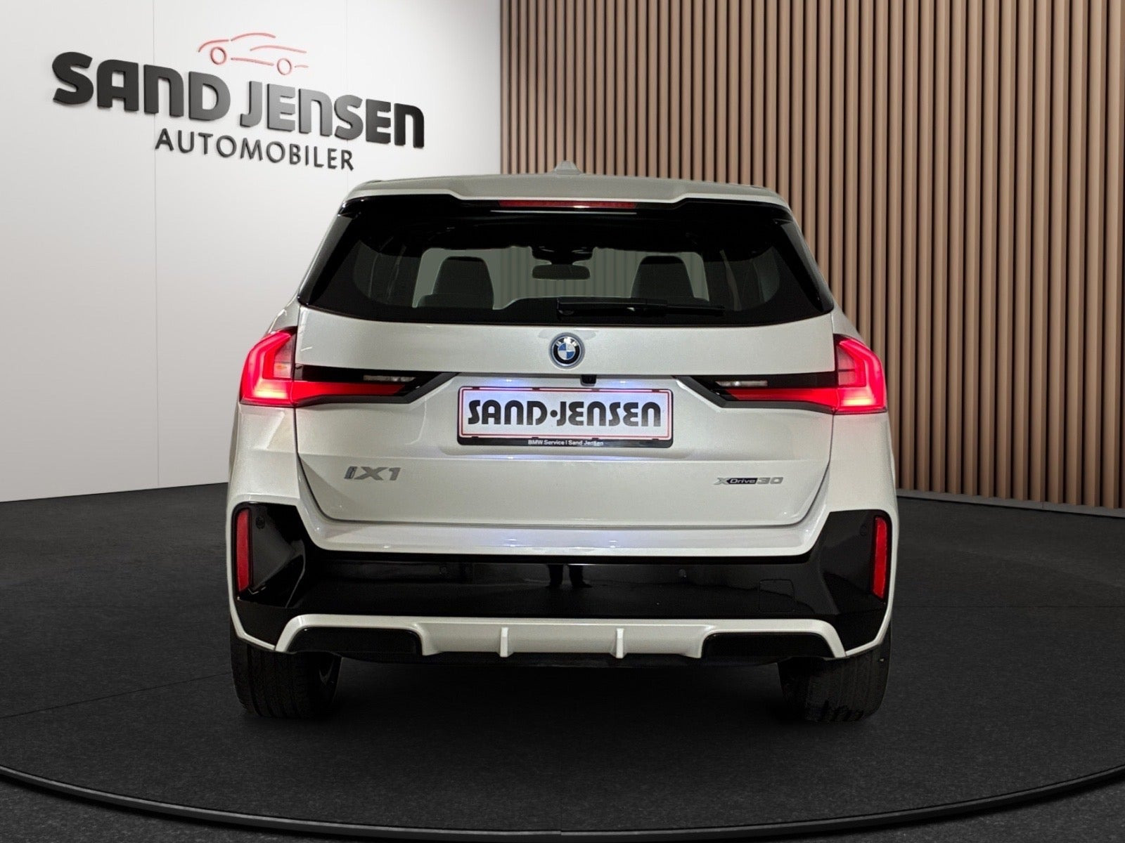 Hvid BMW iX1 fra 2023