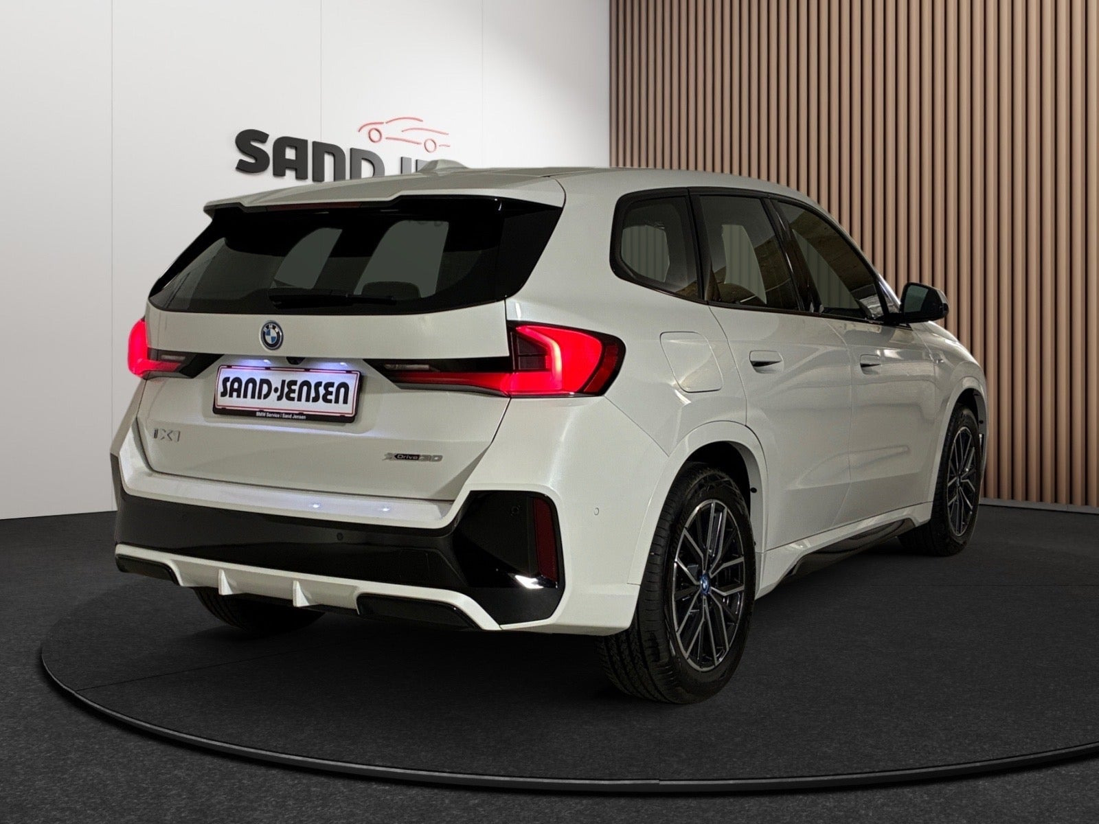 Hvid BMW iX1 fra 2023