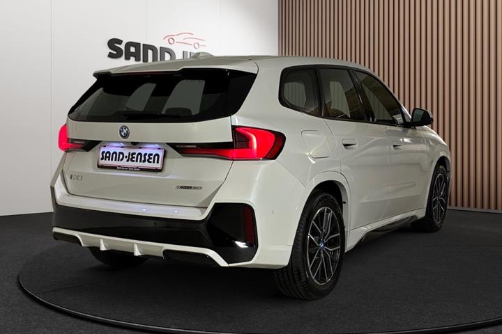 Hvid BMW iX1 fra 2023