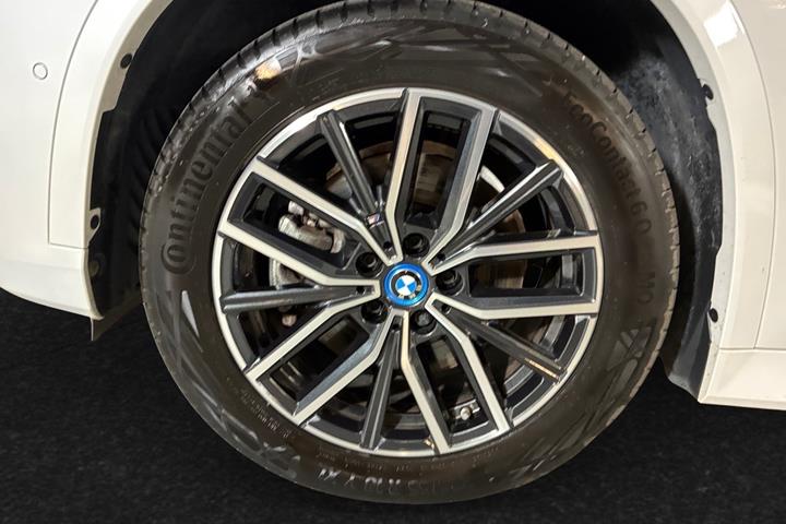 Hvid BMW iX1 fra 2023
