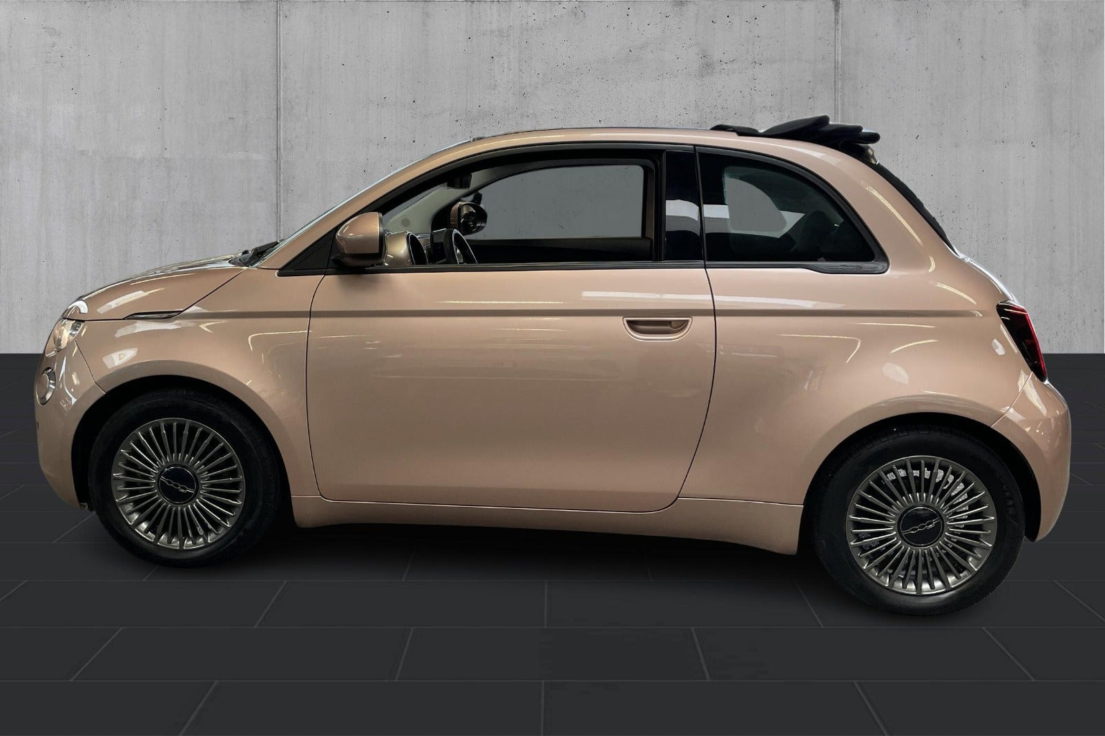 Pink Fiat 500e fra 2022