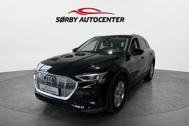 Sort Audi e-tron fra 2022 set udefra