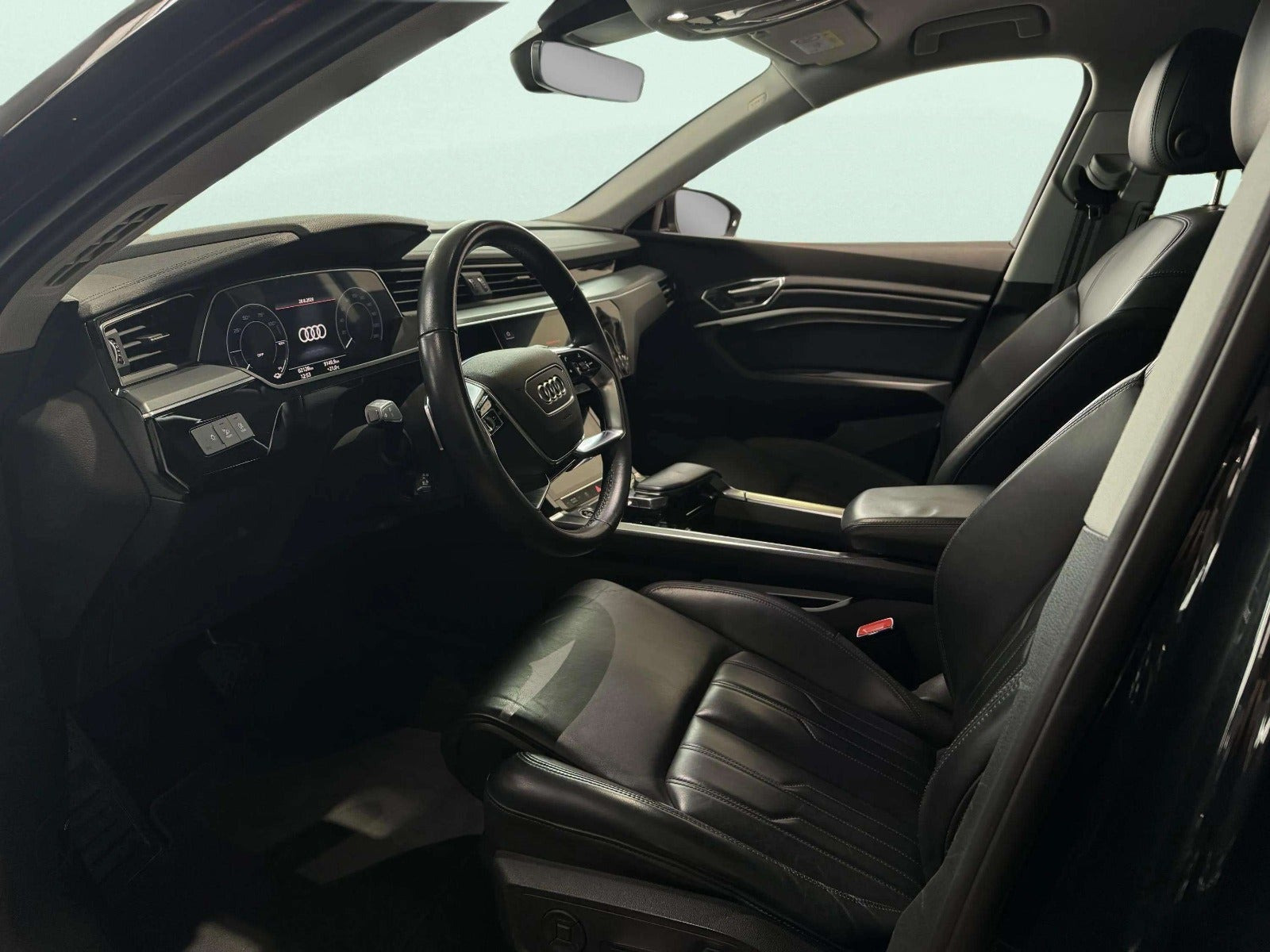 Sort Audi e-tron fra 2022