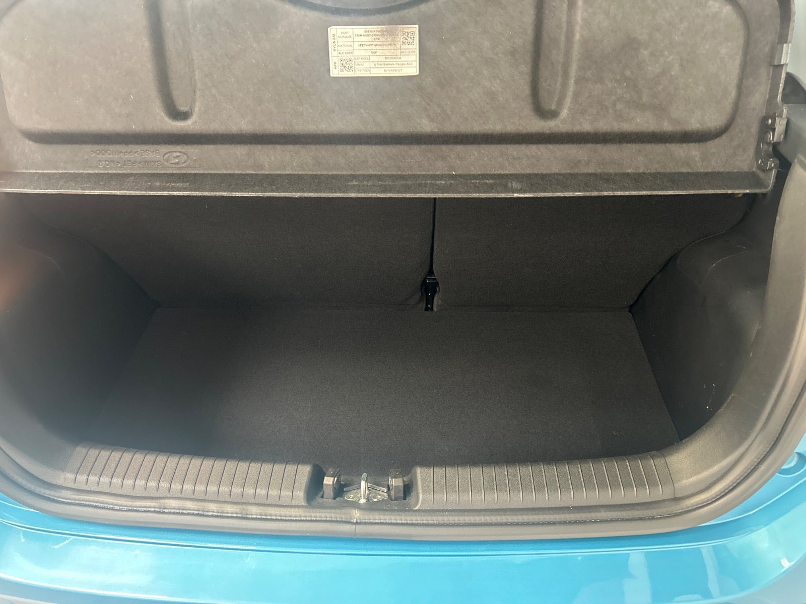 Blå Hyundai i10 fra 2023