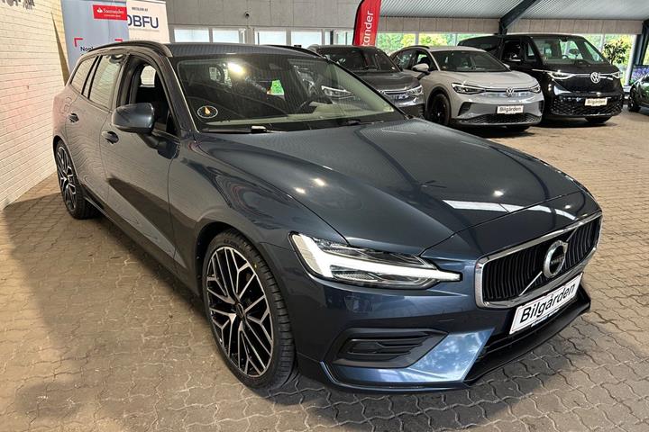 Blå Volvo V60 fra 2019