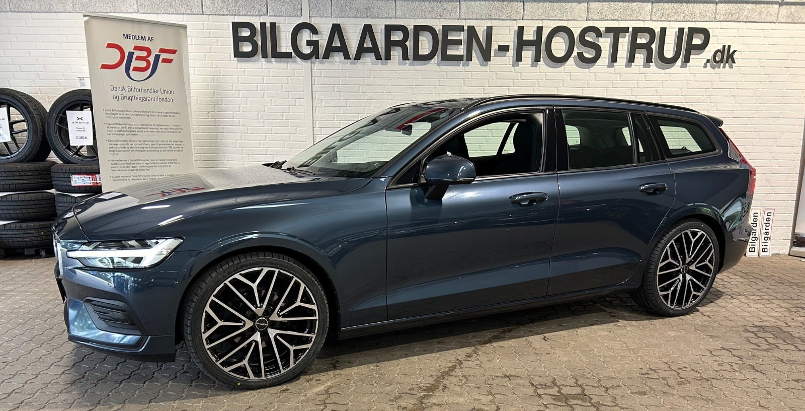 Blå Volvo V60 fra 2019