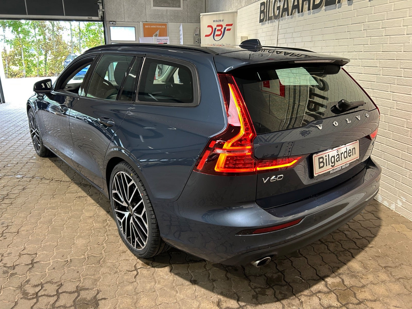 Blå Volvo V60 fra 2019