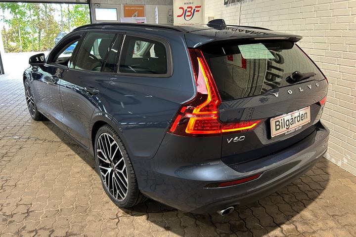 Blå Volvo V60 fra 2019