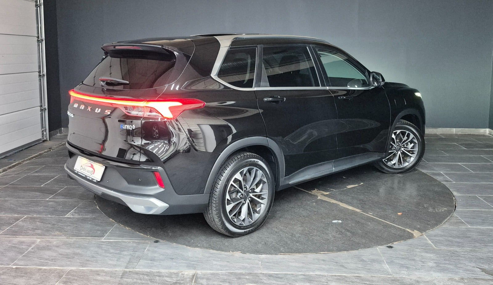 Sort Maxus Euniq6 fra 2022