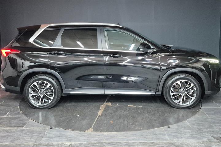Sort Maxus Euniq6 fra 2022
