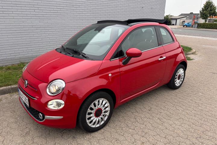 Rød Fiat 500C fra 2021