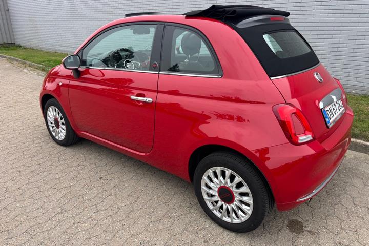 Rød Fiat 500C fra 2021