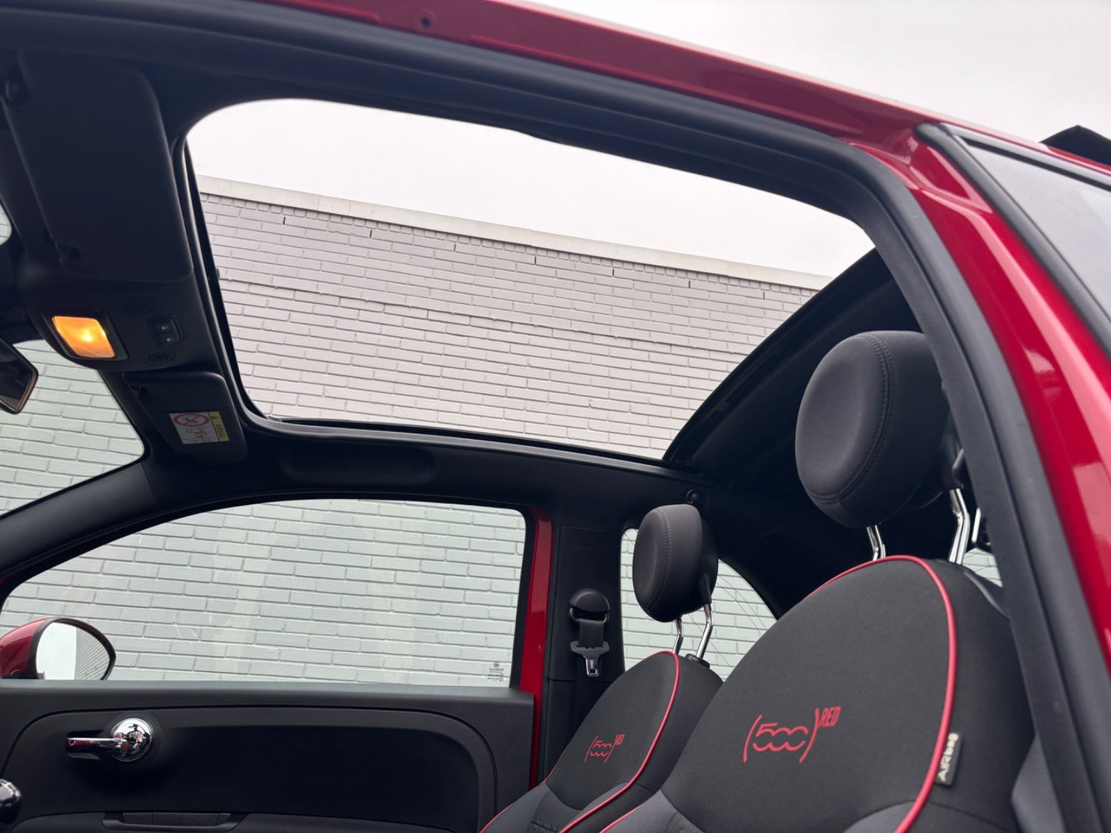 Rød Fiat 500C fra 2021