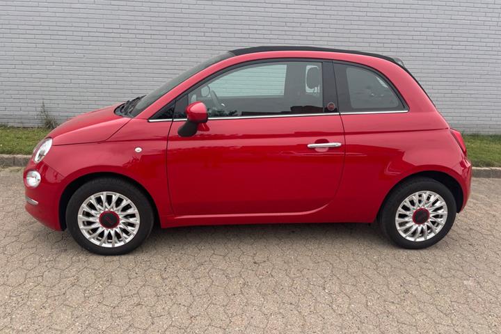 Rød Fiat 500C fra 2021