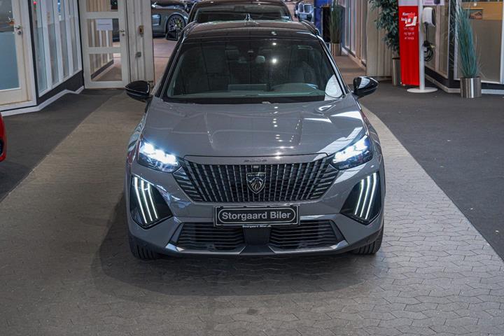 Grå Peugeot e-2008 fra 2025