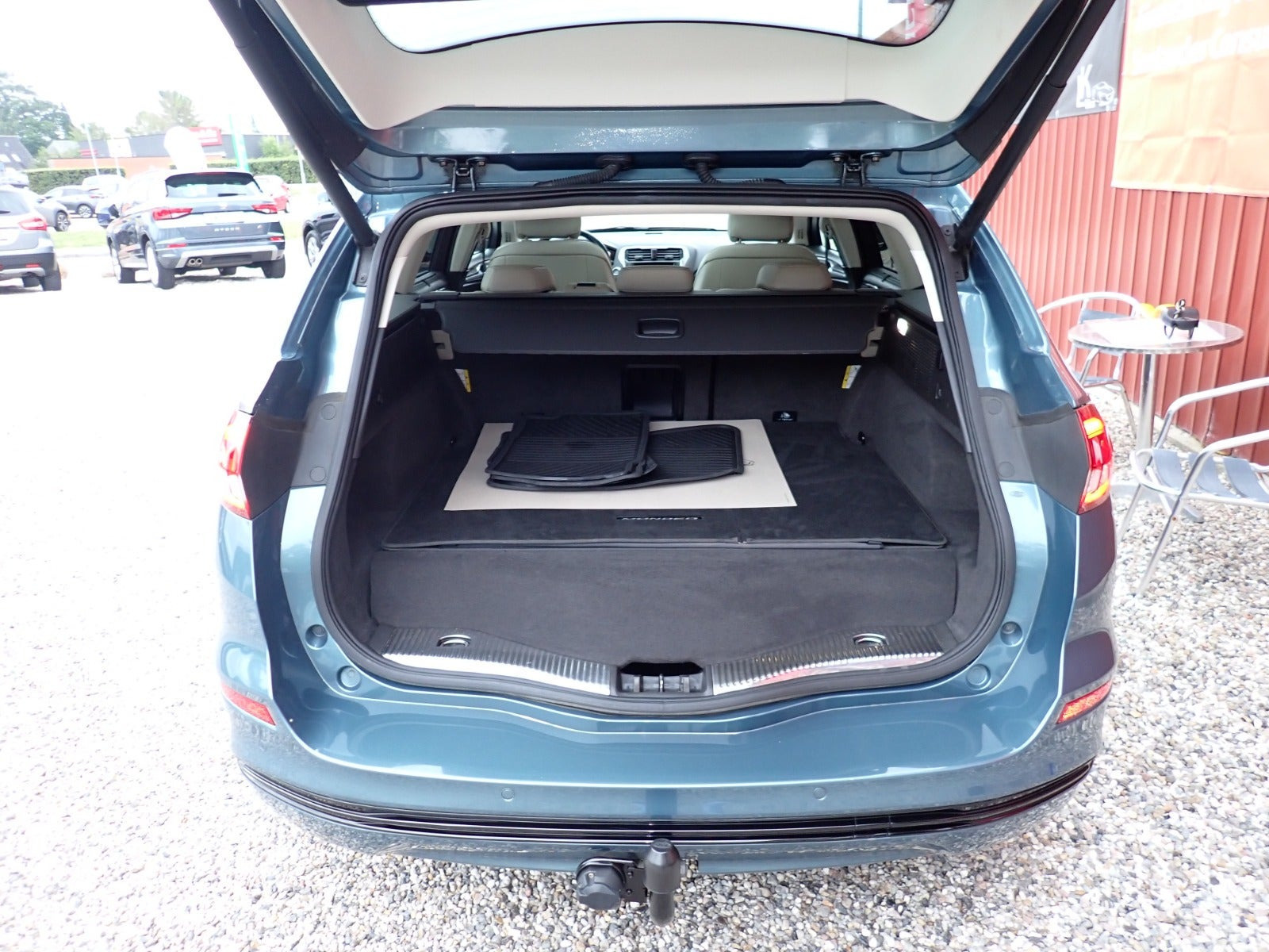 Blå Ford Mondeo fra 2019