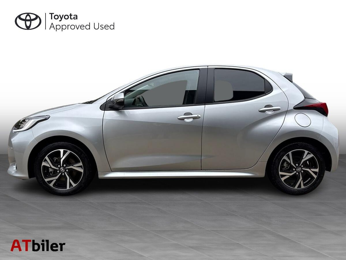 Sølv Toyota Yaris fra 2024