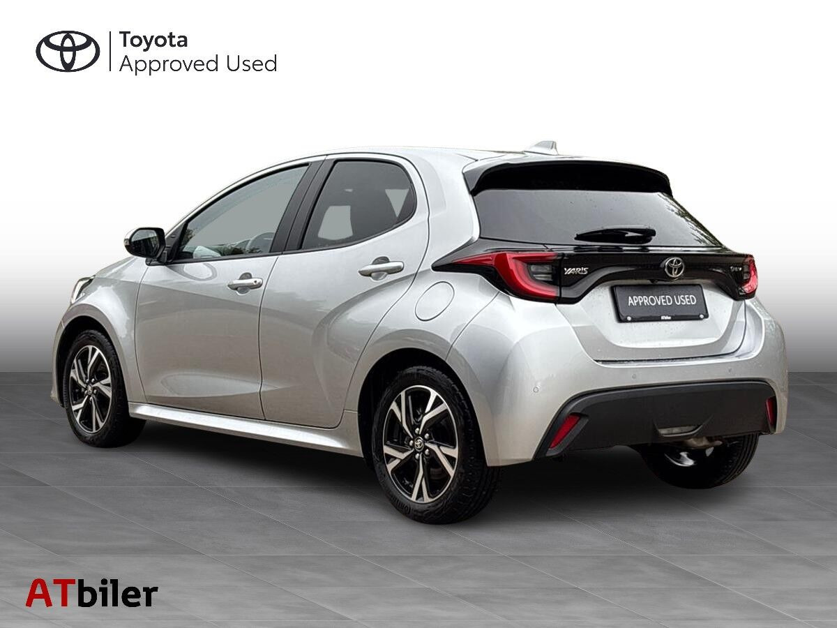 Sølv Toyota Yaris fra 2024