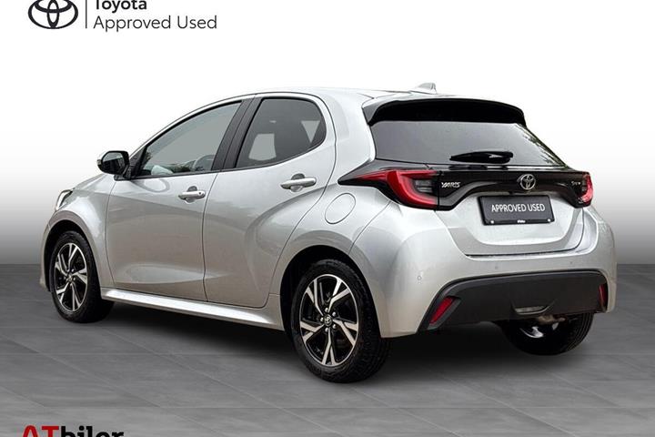 Sølv Toyota Yaris fra 2024