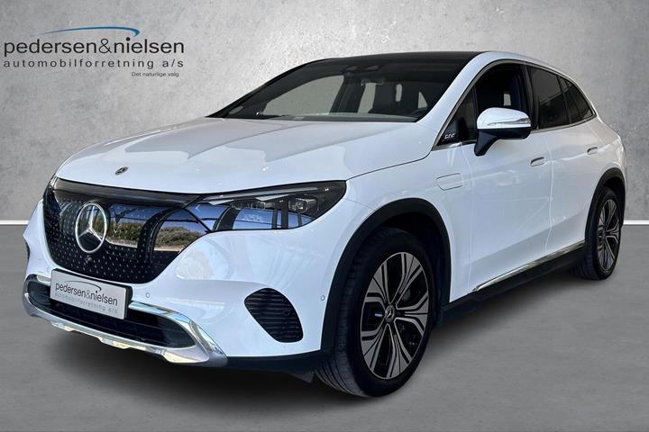 undefined Mercedes EQE300 fra 2024 set udefra