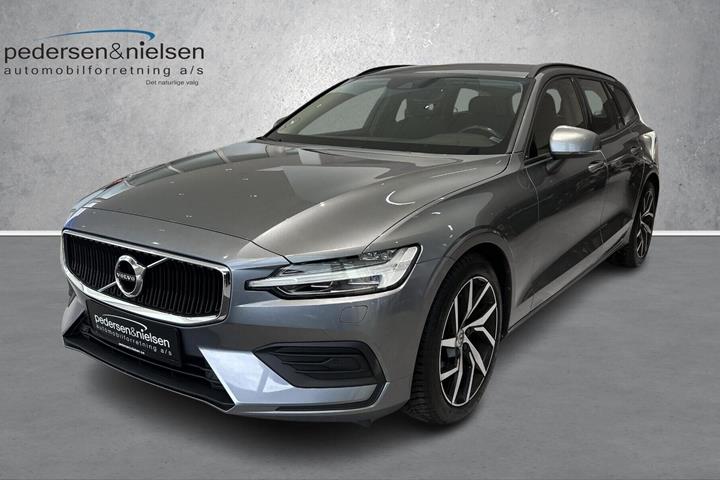 Grå Volvo V60 fra 2019 set udefra