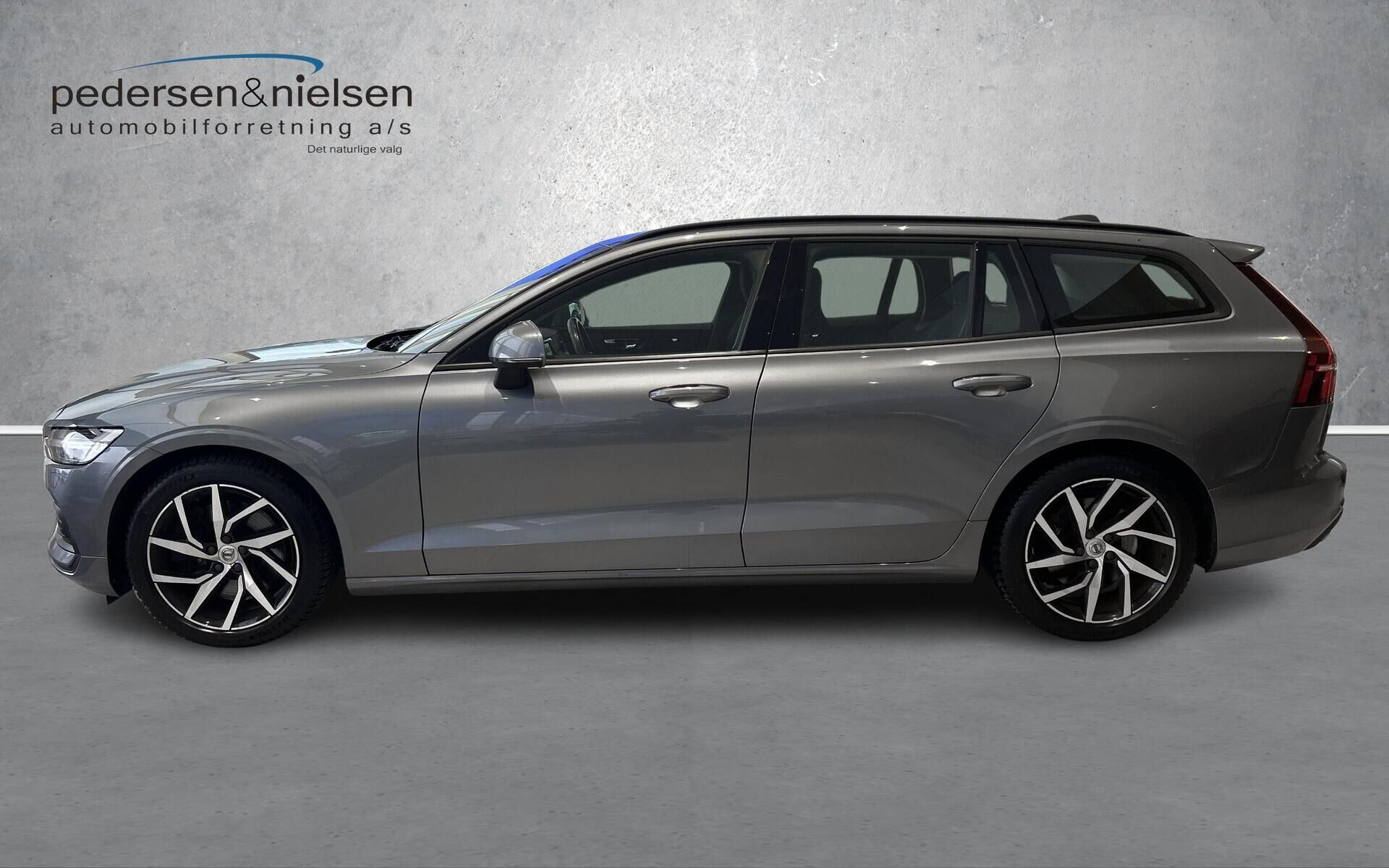 Grå Volvo V60 fra 2019