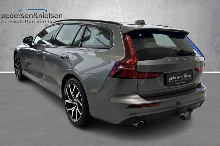Grå Volvo V60 fra 2019