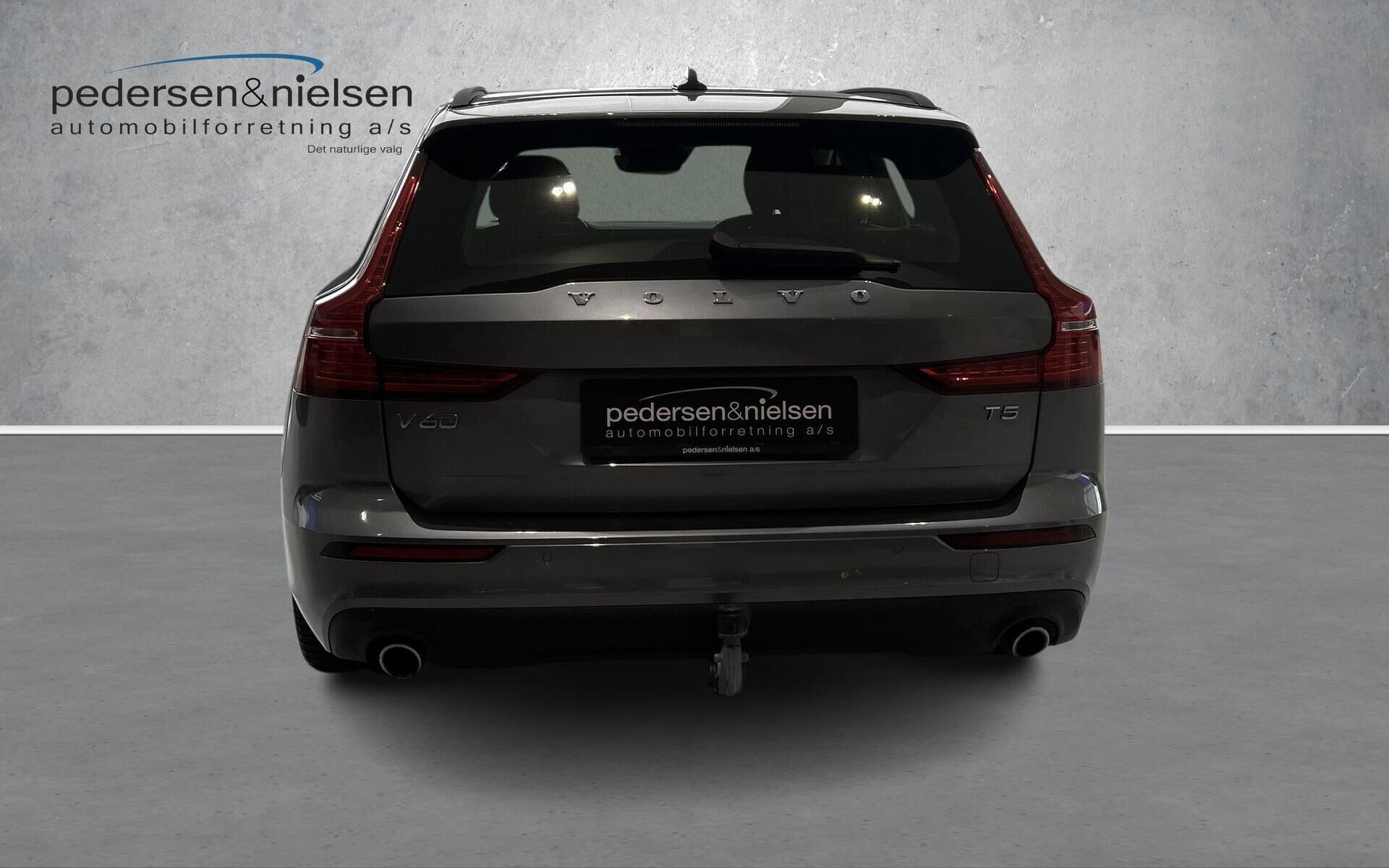 Grå Volvo V60 fra 2019