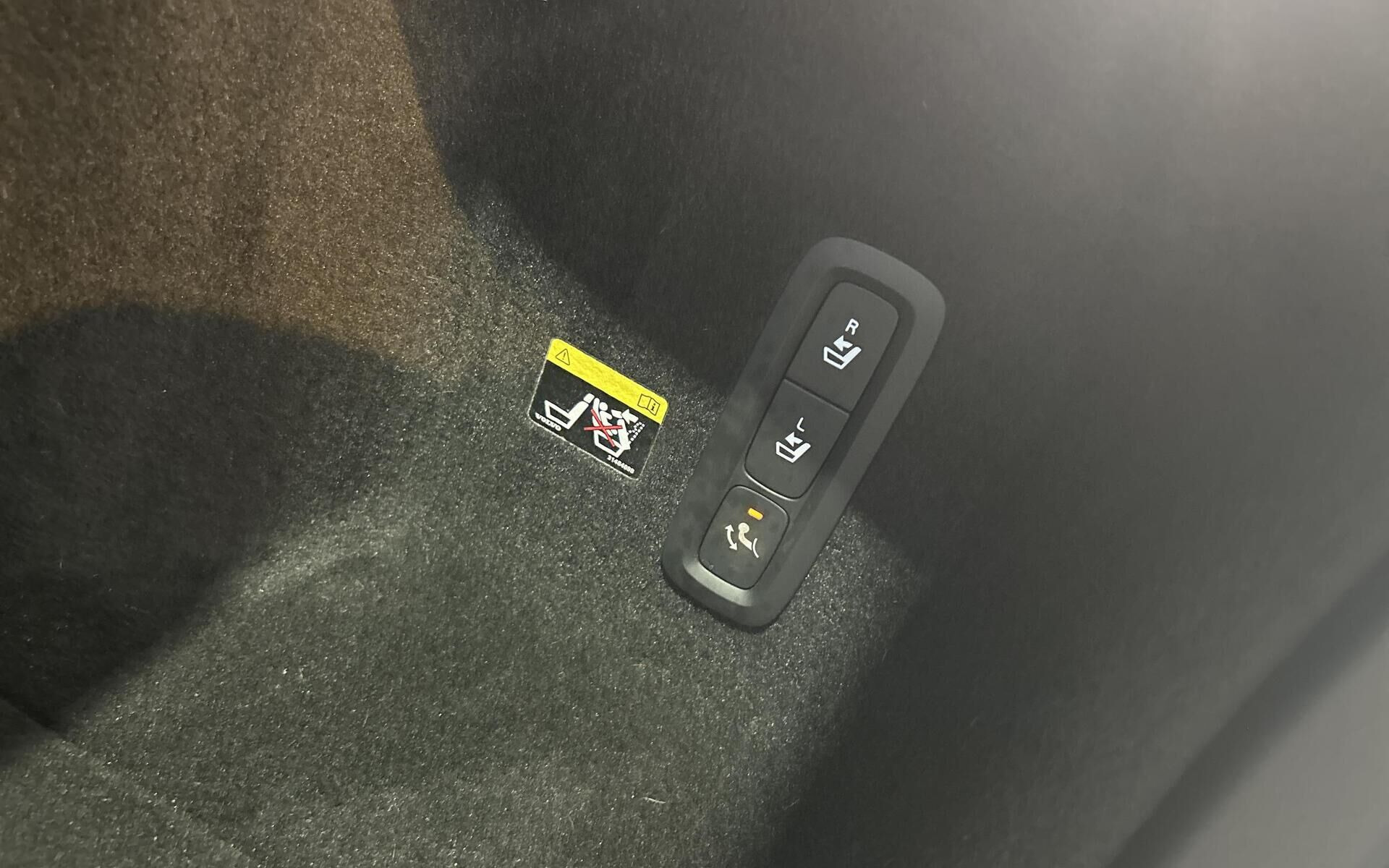Grå Volvo V60 fra 2019