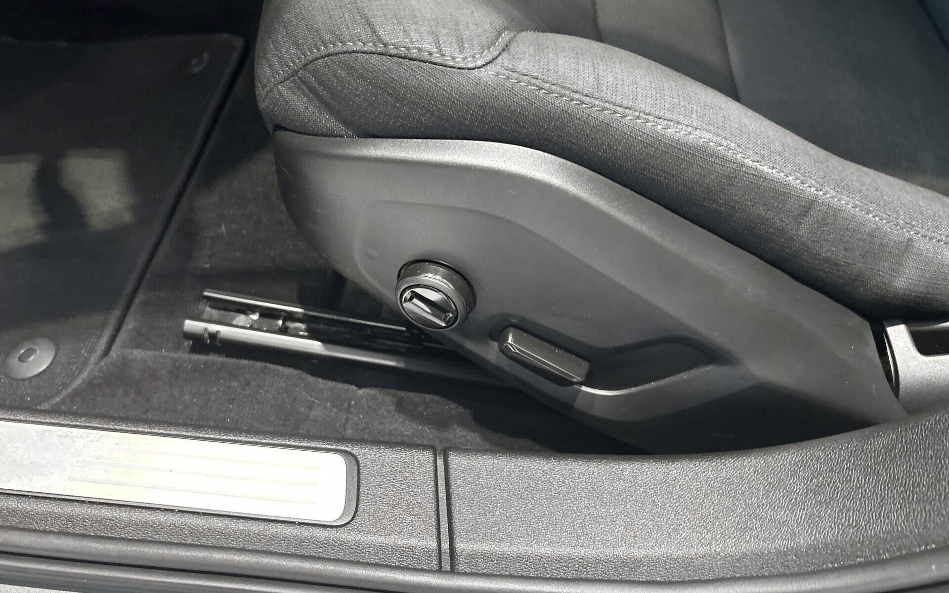 Grå Volvo V60 fra 2019